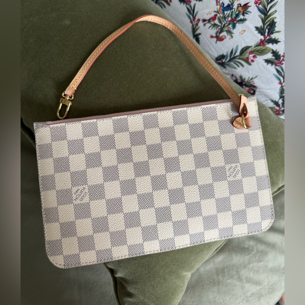 Neverfull Pouch in Pink NEW
